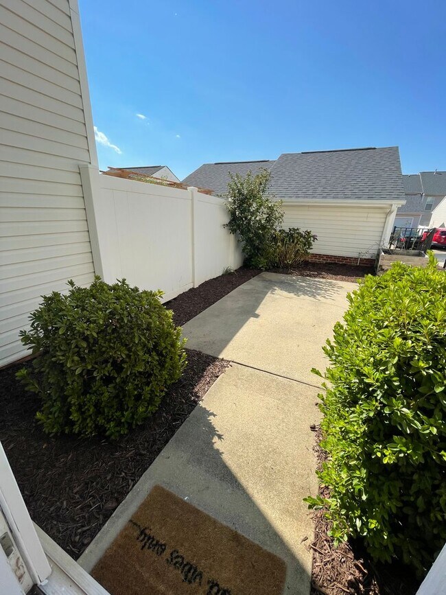 Building Photo - Hadley Commons 2 Bedroom 2.5 Bath Townhome