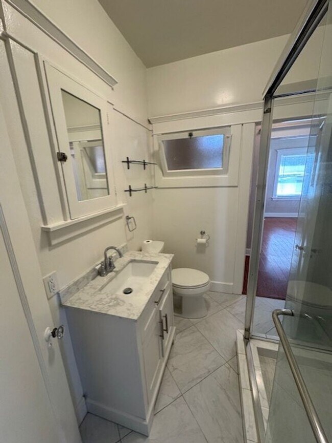 Building Photo - 1144 E Appleton St