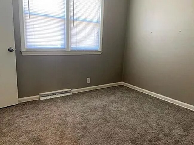 Building Photo - 5607 N 68th St