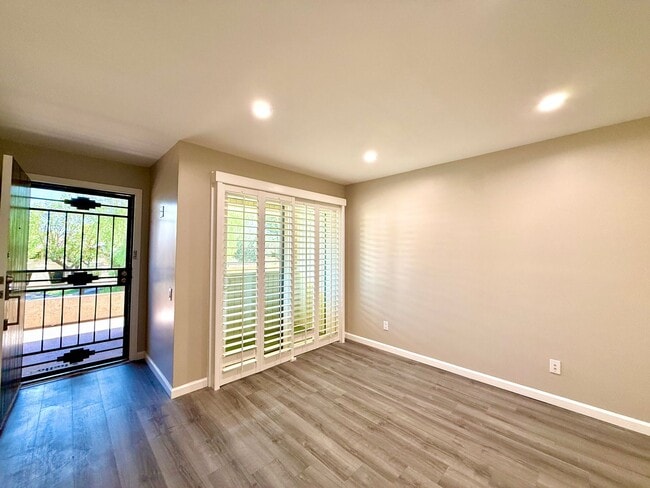 Building Photo - 685 N Ashurst Ct