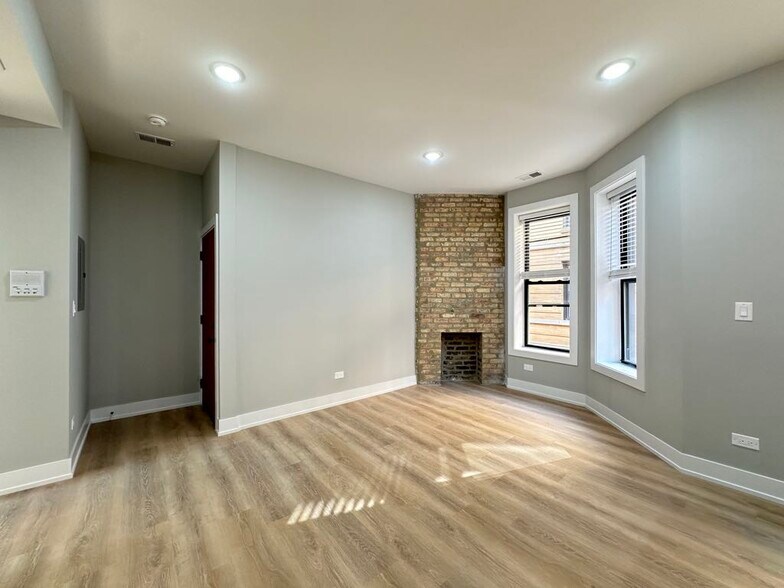 Building Photo - 419 W Belden Ave