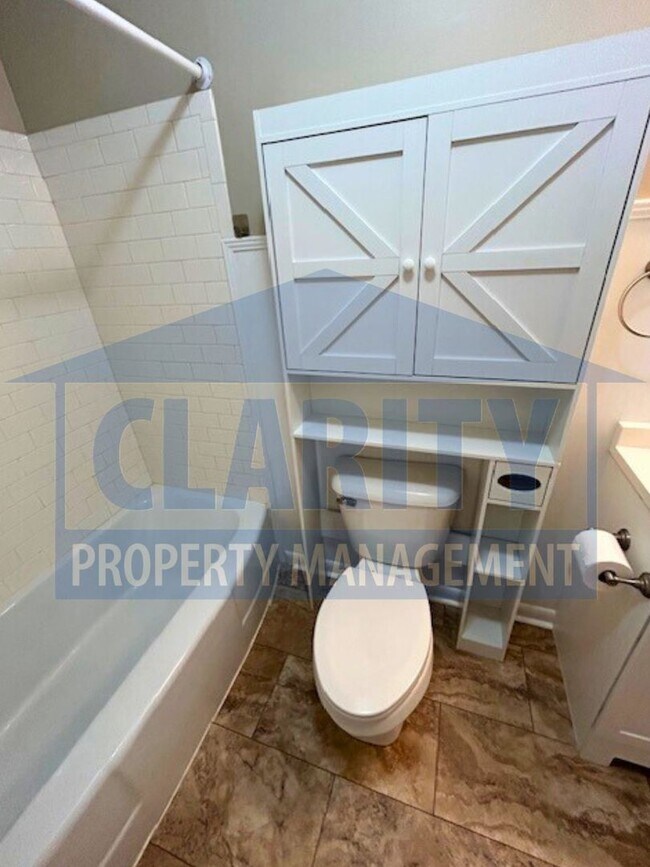 Building Photo - Three bedroom home in Downtown Cleveland!