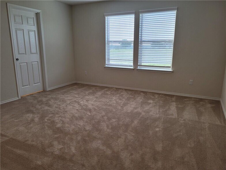 Building Photo - 279 Zuma Dr
