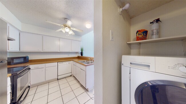 Building Photo - 12250 Copper Tree Pvt Ln