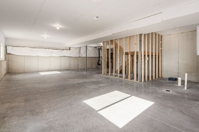 Building Photo - 317 Raccoon Ave