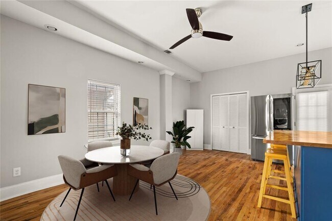 Building Photo - 66 Weyman Ave SW