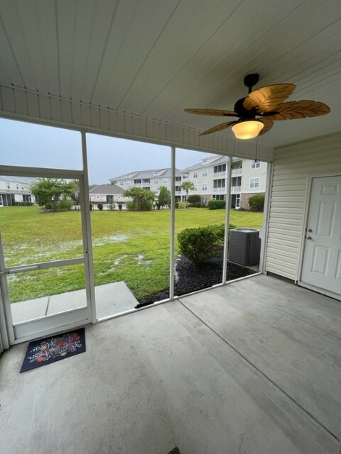 screened porch overlooking the quite neighborhood pool - 252 Castle Dr