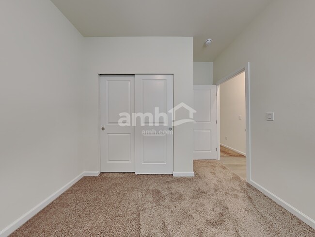 Building Photo - 1229 W 16th Ave