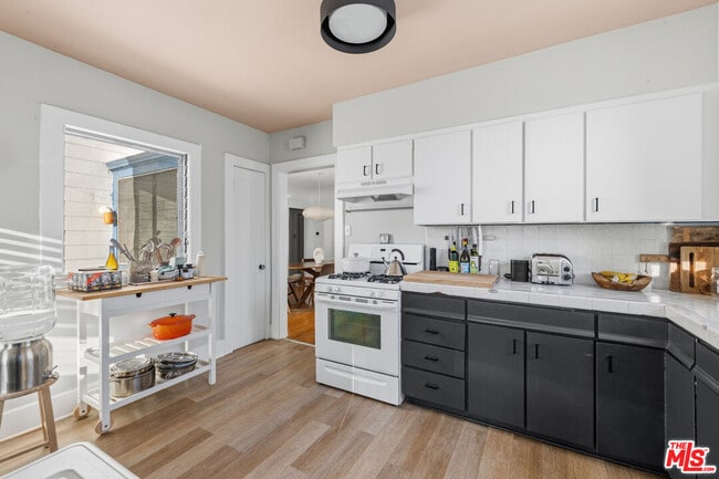 Building Photo - 2009 N New Hampshire Ave