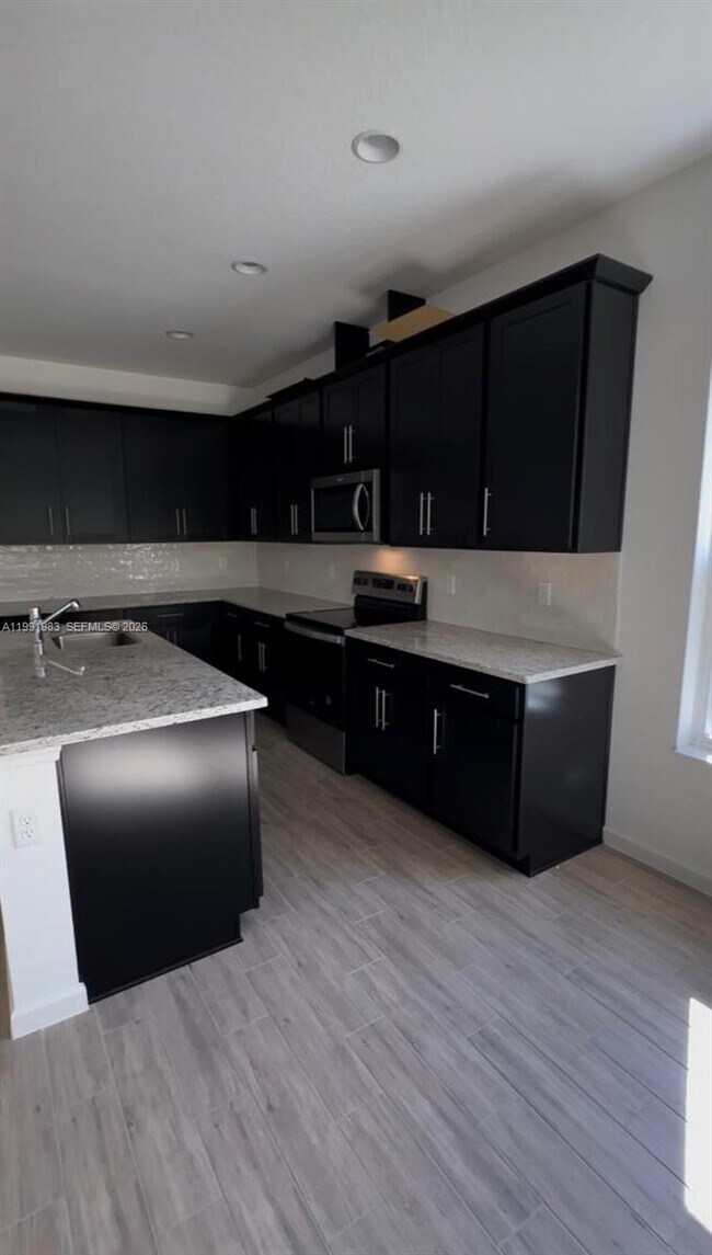 Building Photo - 1034 Chelan Falls Dr