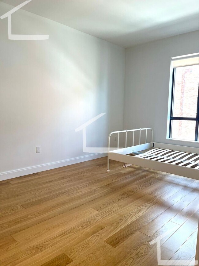 Building Photo - 208-83 Gardner St
