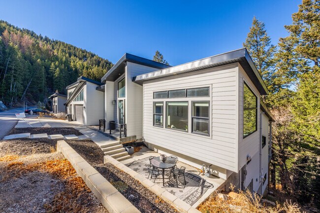 Building Photo - 255 Matterhorn Dr