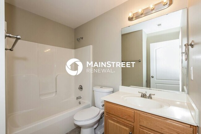 Building Photo - 4 Bedroom Pet-Friendly Home in Charlotte, NC with Main Street Renewal