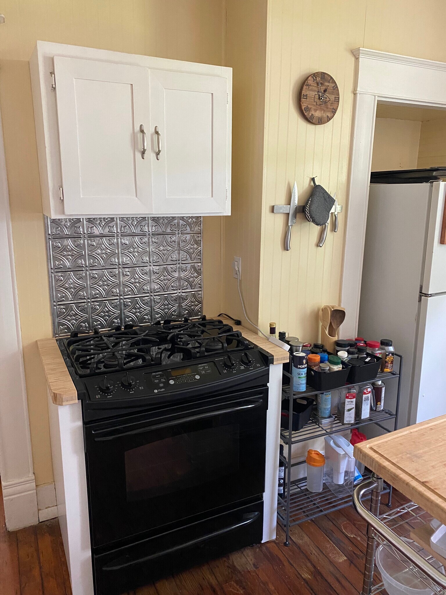New range - 1310 N Clay Ave