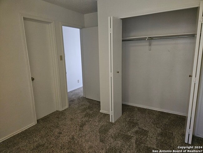 Building Photo - 5319 Ashbury Dr