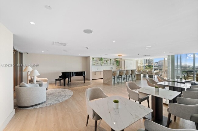 Building Photo - 900 Biscayne Blvd