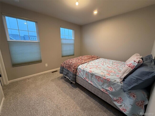 Building Photo - 4811 Broomfield Way