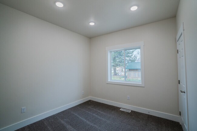 Building Photo - 544 K St
