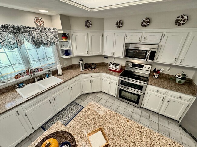 Building Photo - Be Home For The Holidays! Fabulous 4-Bedroom Home w/2-Car Attached Garage! Pet Friendly - Screene...