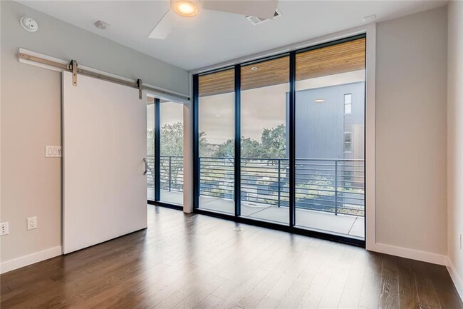 Building Photo - 900 S 1st St