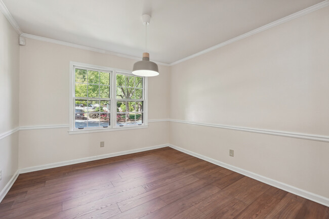 Dining room - 174 Amherst Pl NW