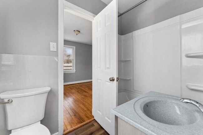 Building Photo - 108 E Magruder St