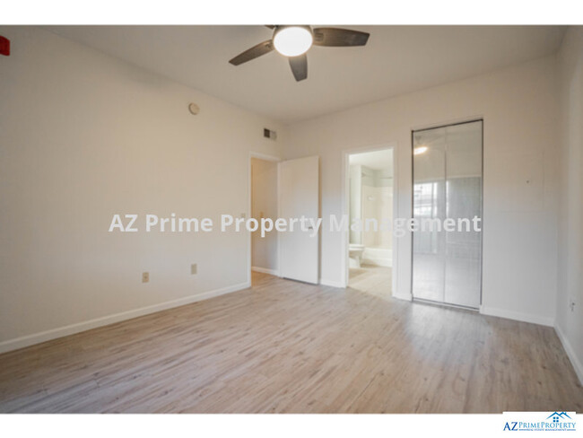 Building Photo - wow! absolutely gorgeous phoenix 2/2 condo...