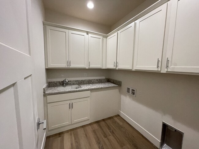 Building Photo - Beautiful 4 Bedroom, 3.5 Bathroom Home in Prescott Ranch!