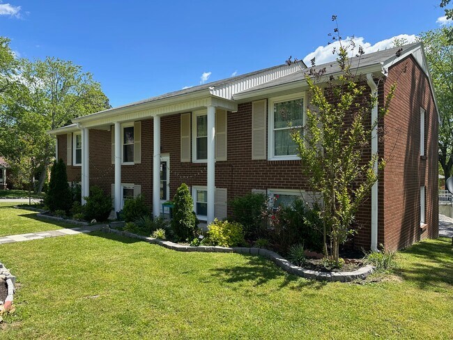 Primary Photo - 211 Heights Ave
