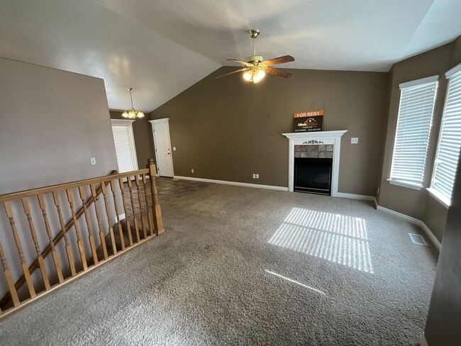 Building Photo - 842 E 1850 N