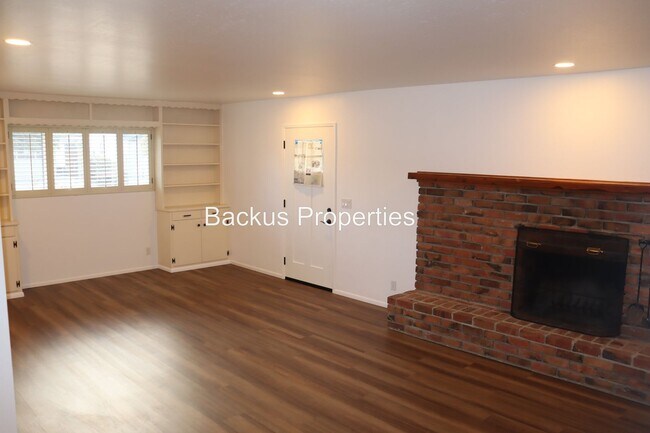 Building Photo - Wonderful three bedroom home next to Hartnell Park