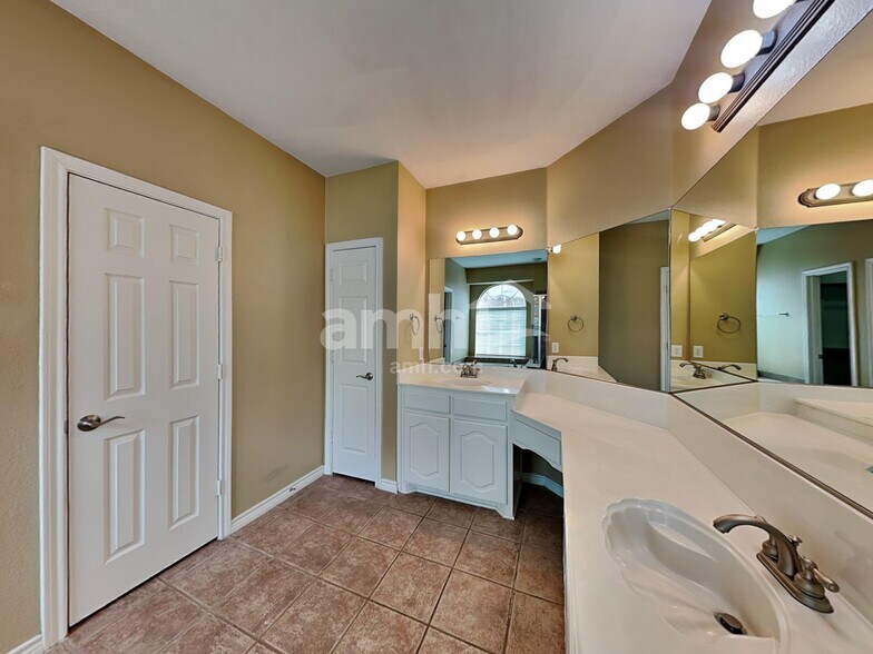 Building Photo - 107 Monticello Dr