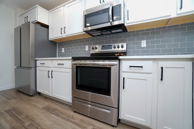 Building Photo - 1512 W Cub River Dr