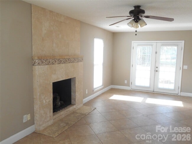 Building Photo - 8431 Leeper Dr