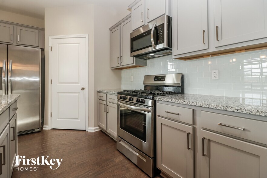 Building Photo - 458 Zenith Blvd