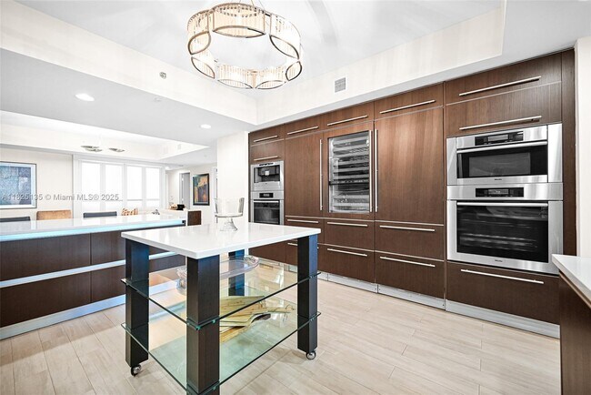 Building Photo - 2711 S Ocean Dr