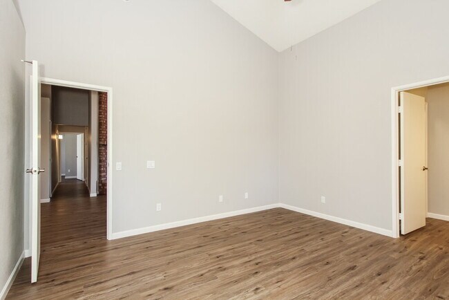 Building Photo - 2690 W Saddle Ranch Pl