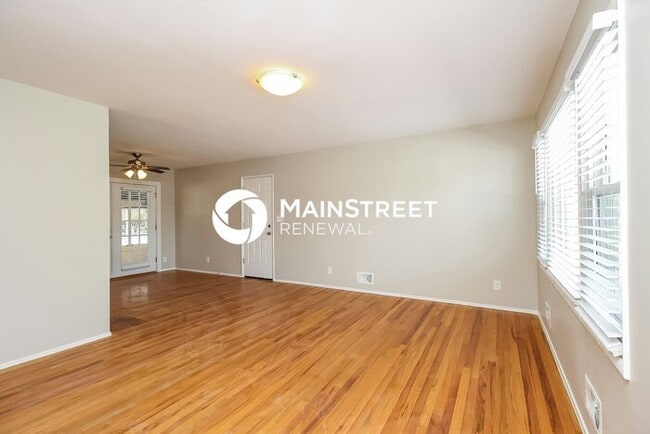 Building Photo - 3 Bedroom Pet-Friendly Home in INDEPENDENC...