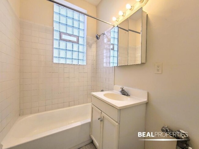 Building Photo - 0 bedroom in CHICAGO IL 60657