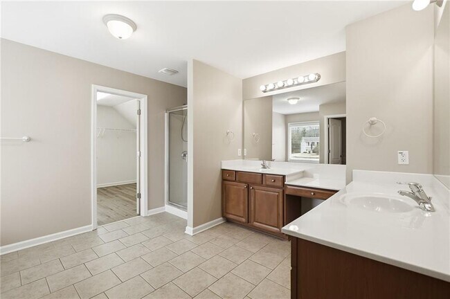 Building Photo - 113 Greenbrier Way