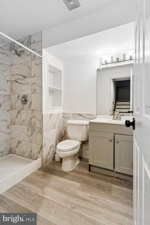 Building Photo - 120 Douglas Dr