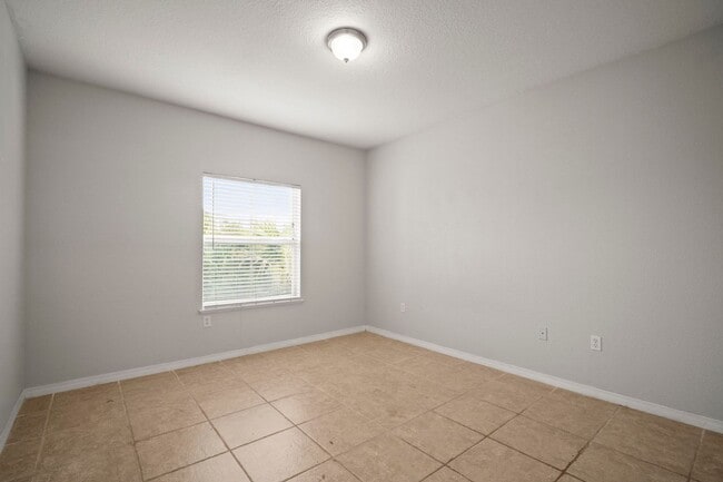 Building Photo - Stunning 2-bedroom, 2-bathroom, Gated comm...