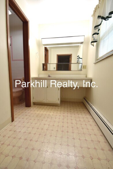 Building Photo - 122 E Plainfield Ave