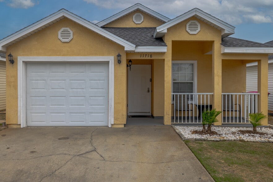 Primary Photo - 11718 Seashore Ln