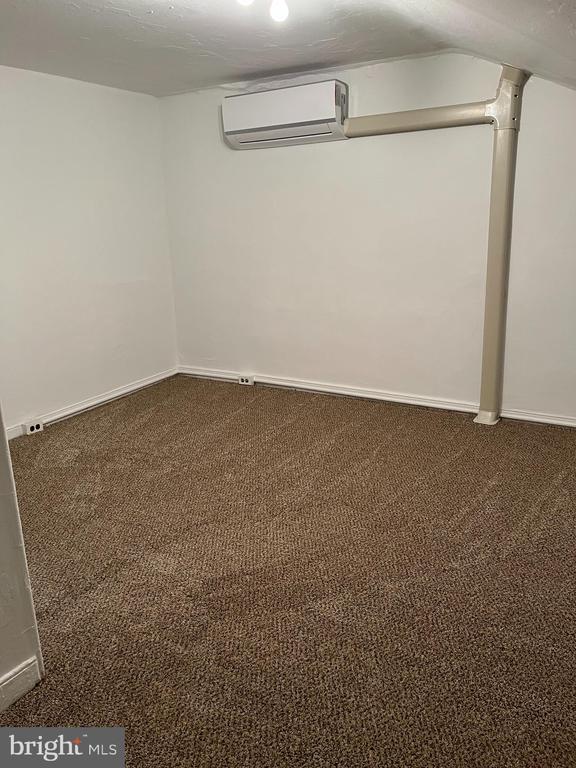 Building Photo - 145 Levering St