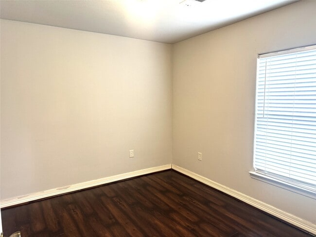 Building Photo - 8915 Canton Park Ln