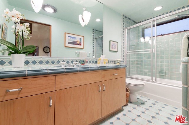 Building Photo - 3916 Rambla Orienta