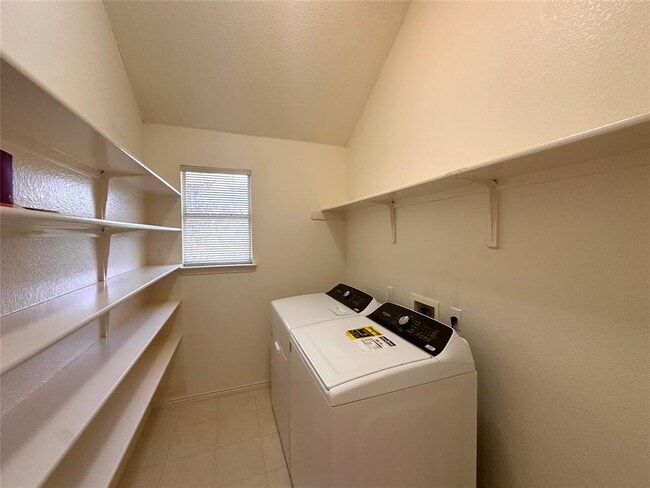 Building Photo - 6708 Bancroft Woods Dr