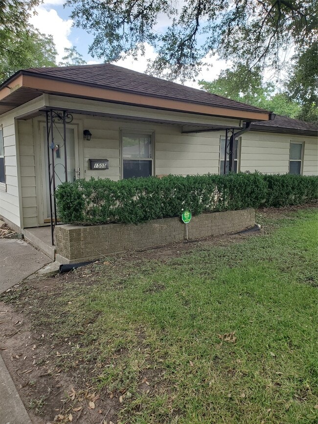 Building Photo - 1505 Millie St
