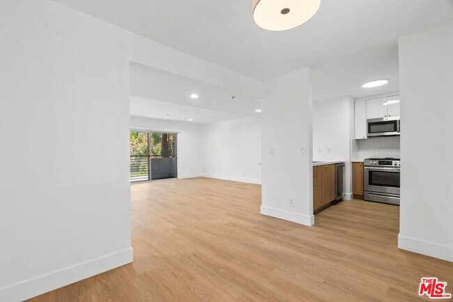 Building Photo - 16100 Sunset Blvd
